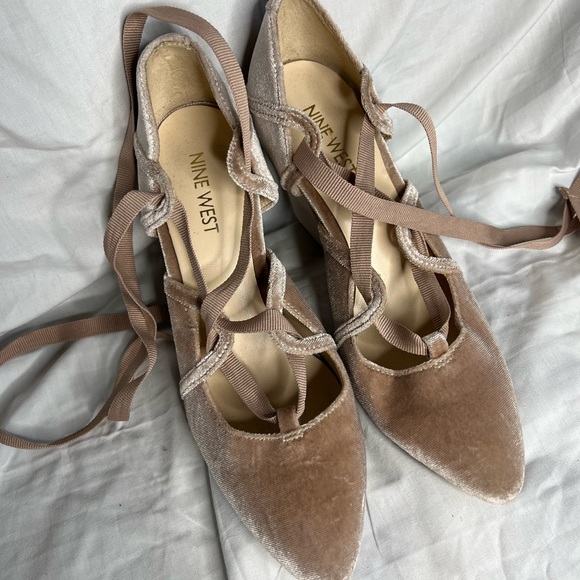 Nine West blush heels. - Picture 2 of 3